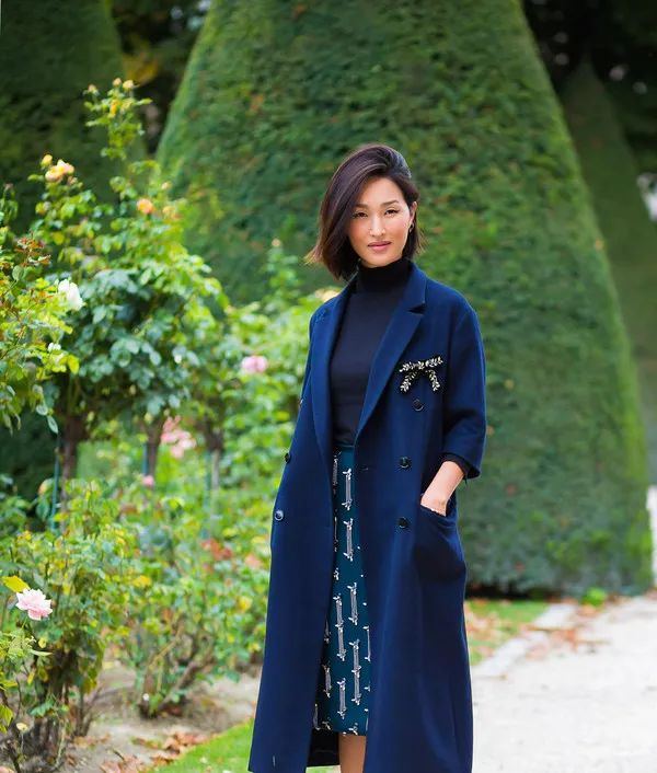 秋冬大衣+內搭毛衣，投資款式不如投資色彩